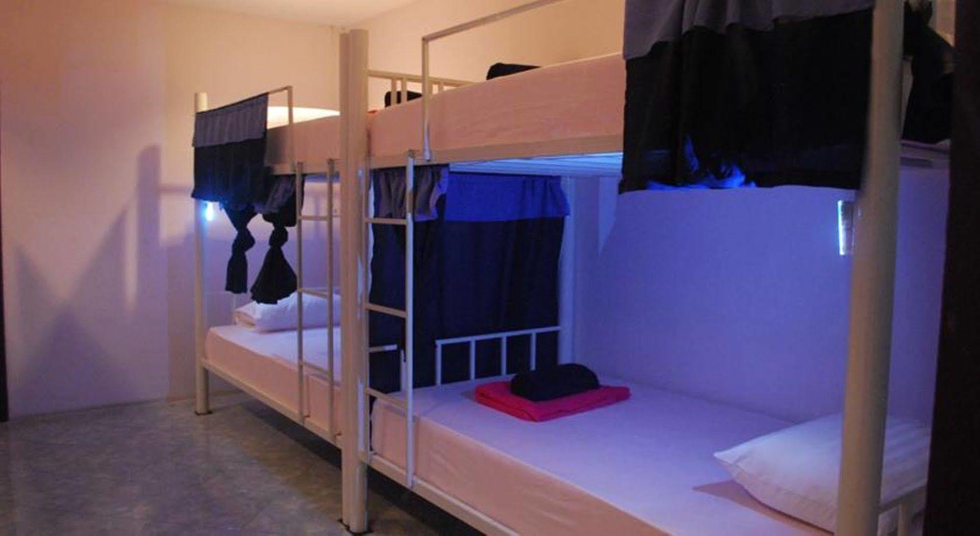 Baan Kai Hostel Baan Khai Екстериор снимка